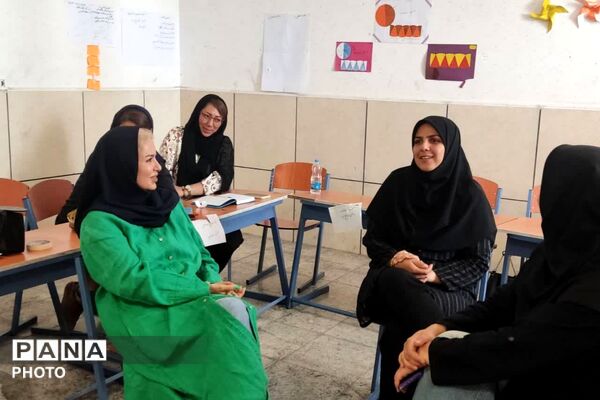 کارگاه مراقبت از نوجوانان در فضای مجازی در مدرسه محمدمهدی مهیا