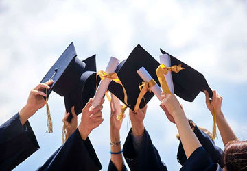 برگزاری جشن فارغ‌التحصیلی در سالن اجتماعات فیروزآباد