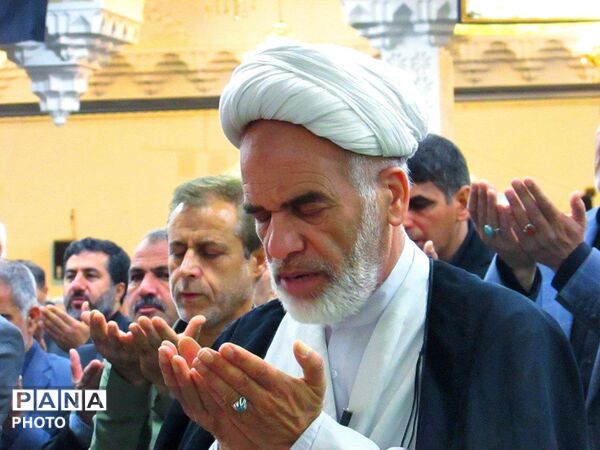 نماز جماعت همزمان با اربعین رهبر شهید انقلاب اسلامی
