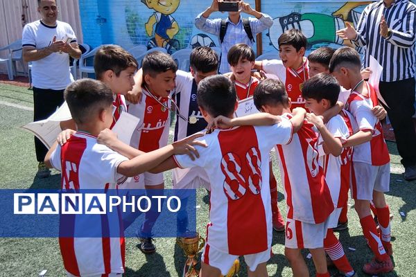 مسابقات مینی فوتبال دانش‌آموزان دوره اول ودوم ابتدایی در بهارستان‌۲