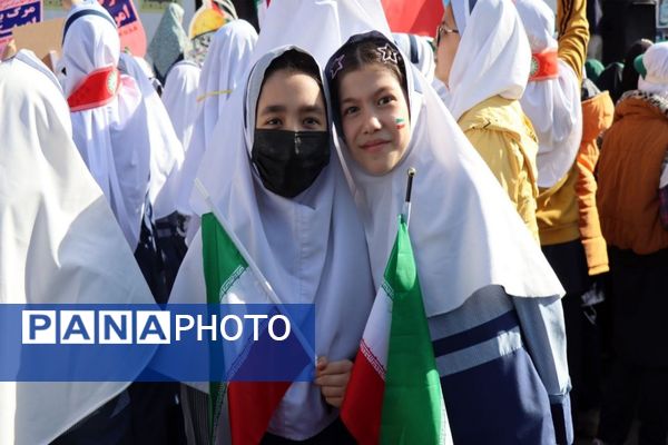 حضور پرشور دانش‌آموزان پاکدشتی در راهپیمایی روز ۱۳ آبان