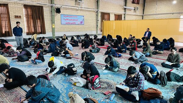 آموزش مقدماتی خبرنگاری پسران کرمان در آموزشگاه پیامبر اعظم(ص)
