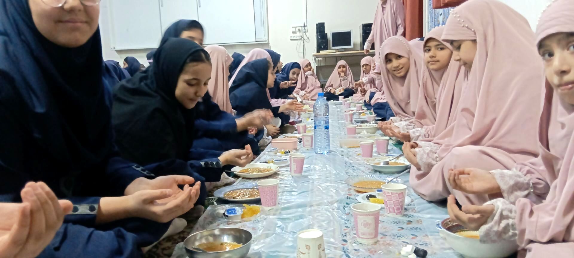 افطار در مدرسه دخترانه مهندس رحمانی فرد