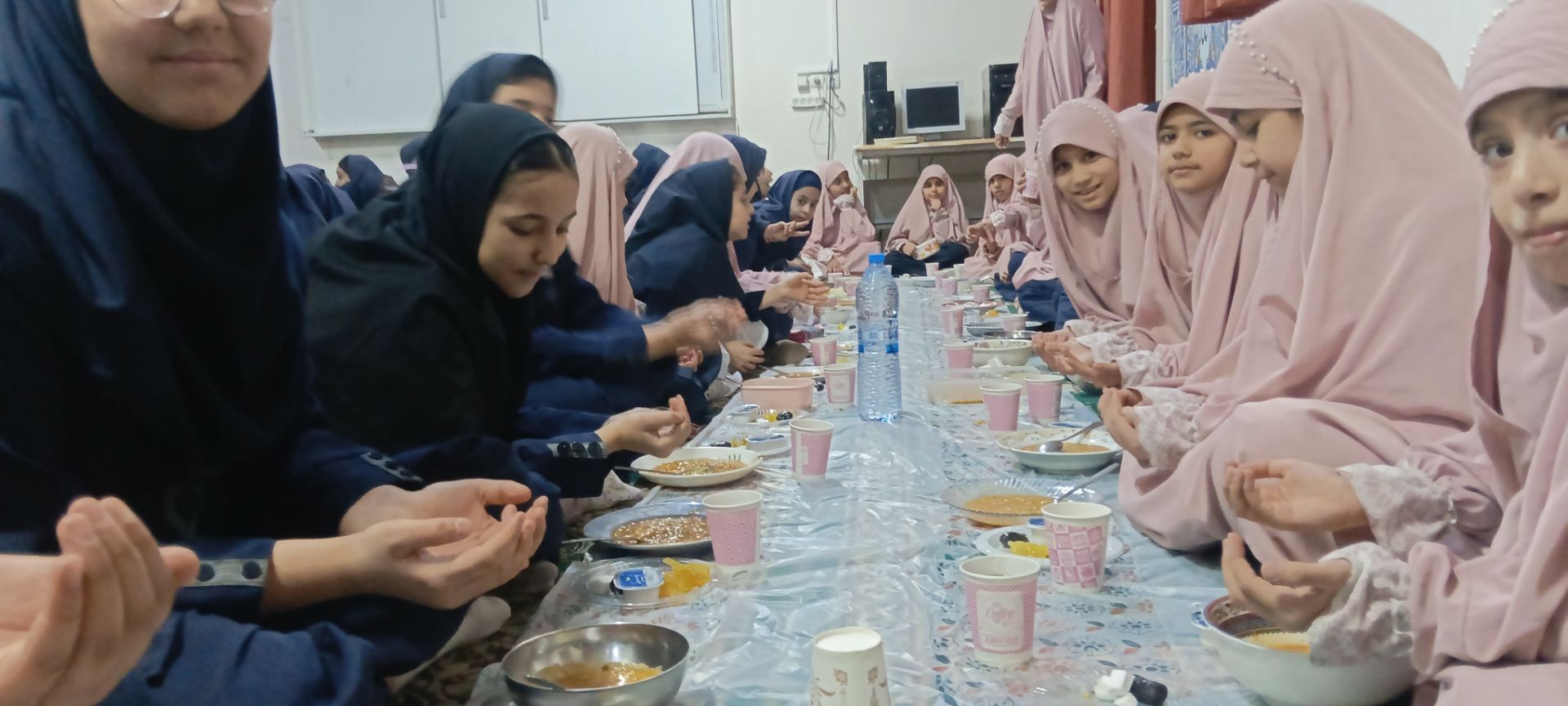 افطار در مدرسه دخترانه مهندس رحمانی فرد