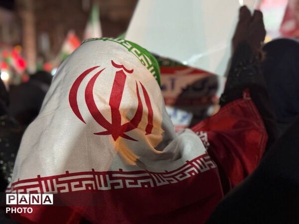 قروه در قاب حضور مردم؛ تجمع شبانه با مشارکت گسترده