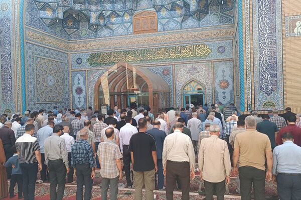 حضور پرشور دانش‌آموزان و فرهنگیان در نماز جمعه این هفته شهرستان ورامین