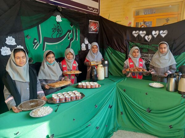 برپایی ایستگاه صلواتی در دبستان شهدای راه آهن ناحیه هفت