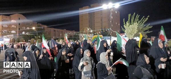 صدمین شب از ایستادگی مردم در میدان 