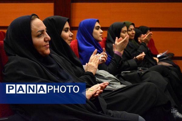 آیین تجلیل از برگزیدگان حوزه مشاوره و پیشگیری از آسیب‌های اجتماعی بهارستان‌دو