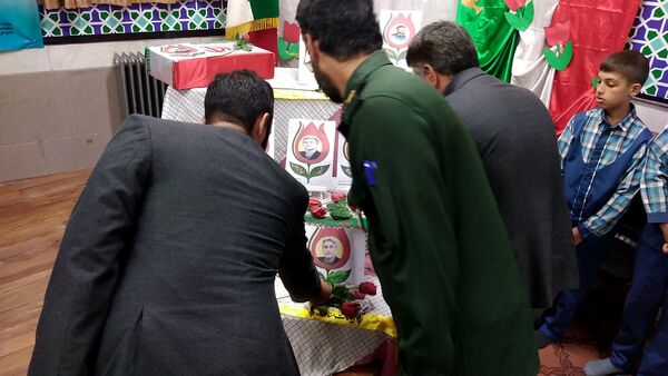آیین نواخته شدن زنگ نماز در دبیرستان نجمه