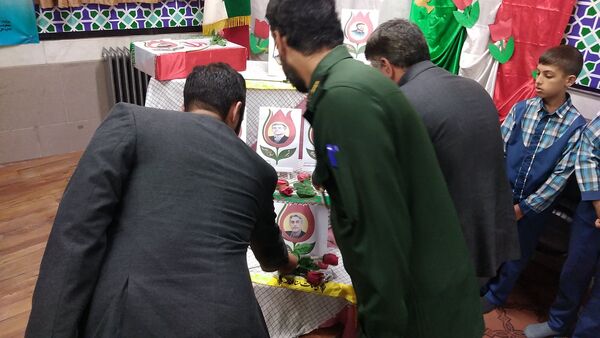 آیین نواخته شدن زنگ نماز در دبیرستان نجمه