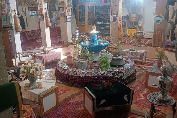 زیارت دانش‌آموزان هنرستان کوثر قیامدشت ری یک از مشهد مقدس 