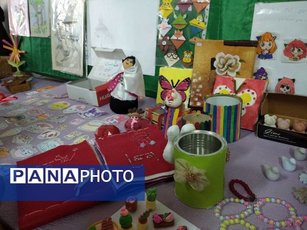 نمایشگاه هنرهای دستی دانش‌آموزان دبستان آزادی در هفته ماها