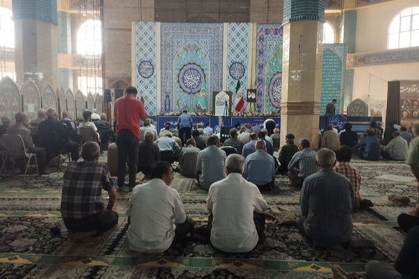 برپایی میز خدمت آموزش و پرورش شهرستان قدس در مصلی نماز جمعه