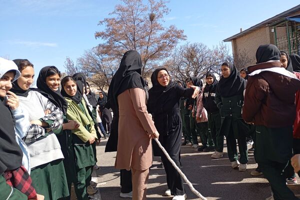دهه فجر، جشن بصیرت و مقاومت؛ در دبیرستان حضرت معصومه (س) فیروزکوه