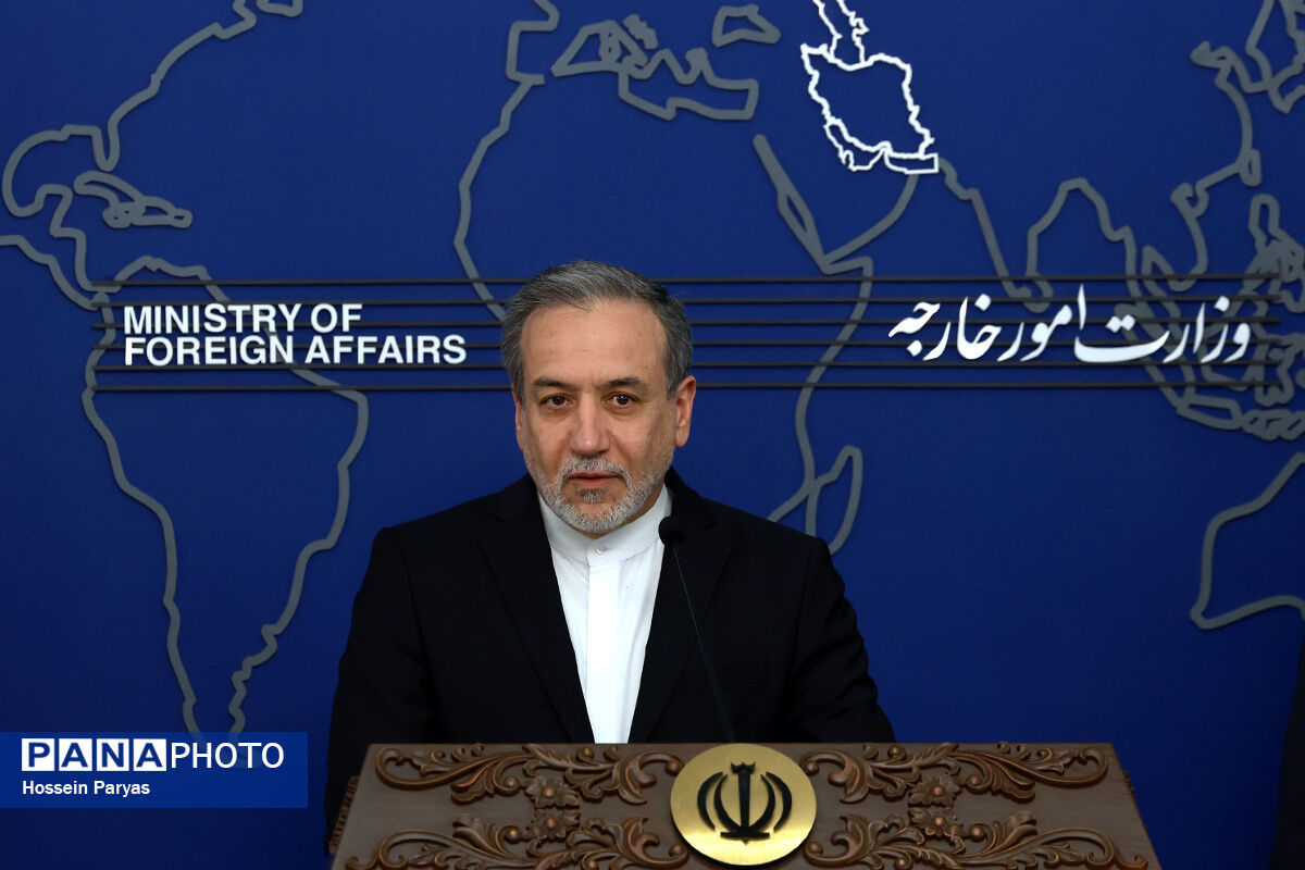 عراقچی: مذاکره مستقیم با تهدیدکنندگان بی‌معناست