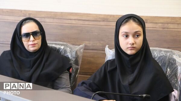 مراسم تقدیر از پیشگامان با حضور جمعی از مسئولان 