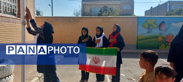 تقدیر از دانش‌آموزان برتر قرآنی در دبستان حضرت رقیه (س)