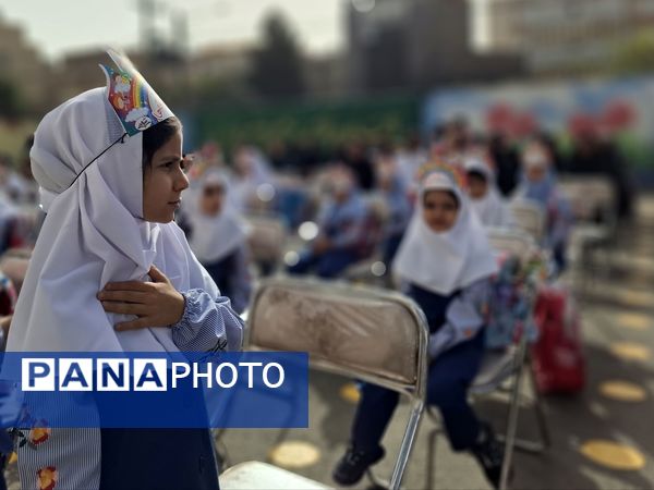 جشن شکوفه ها در دبستان مصلی نژاد
