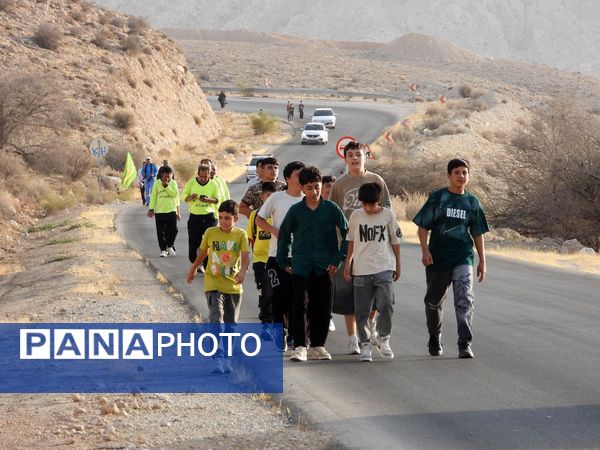 پیاده‌روی جاماندگان اربعین در فراشبند