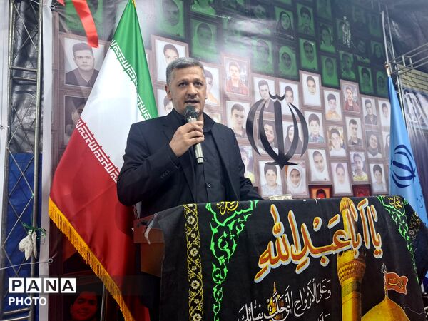 تجمع شبانه فرهنگیان و دانش‌آموزان تبریز با حضور معاون وزیر