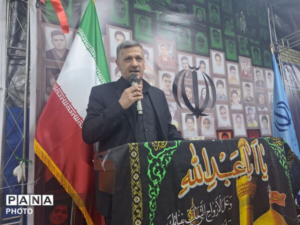 تجمع شبانه فرهنگیان و دانش‌آموزان تبریز با حضور معاون وزیر