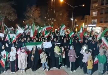تجمع پرشور مردم در میدان شهید رحمانی بیجار