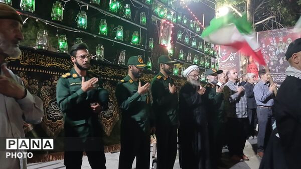 امشب نهاوندی ها پرچم ایران را به اهتزاز در آوردند