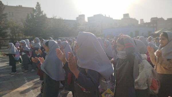 قلب‌های دبستان نیایش برای روز دختر، با نوا و سرود به تپش افتادند!