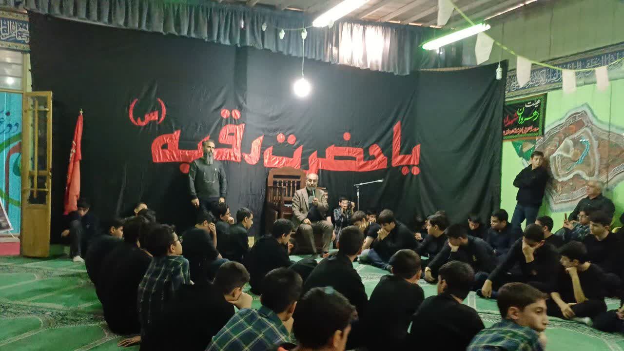 اندیشه شاهد هم‌نوا با غم فاطمه(س)