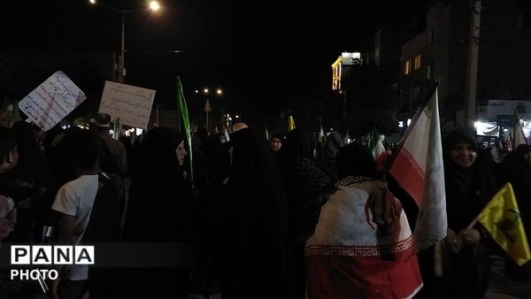 زمزمه های دعا در بلوار فضل نیشابور 