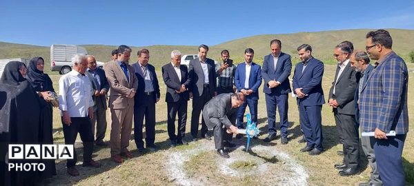 کلنگ‌زنی واحد سورت و بسته‌بندی گردوی تویسرکان با حضور مسئولان استانی و شهرستانی