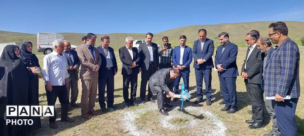 کلنگ‌زنی واحد سورت و بسته‌بندی گردوی تویسرکان با حضور مسئولان استانی و شهرستانی