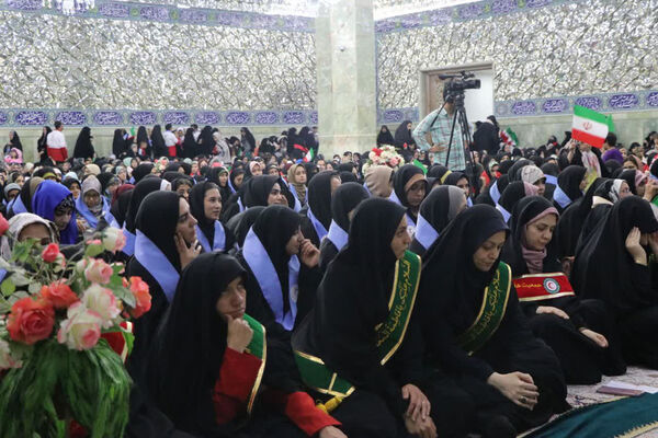 همایش تجلیل از دختران عضو هلال احمر در قم
