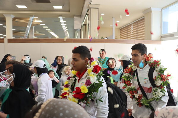 مراسم استقبال از دانش‌آموزان مدال‌آور و افتخارآفرینان المپیک دانش‌آموزی صربستان در فرودگاه بین المللی بوشهر 