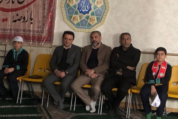 اجرای مانور یاوران انقلاب توسط دانش‌آموزان دبستان شاهد شهید قدوسی ناحیه 2 شهرری 