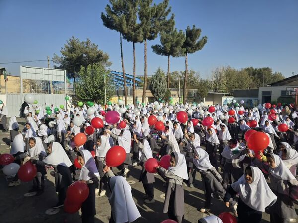 صبحگاه شاد مدارس دخترانه استان اصفهان در قالب طرح «نوجوان شاد ایرانی (نشا)»