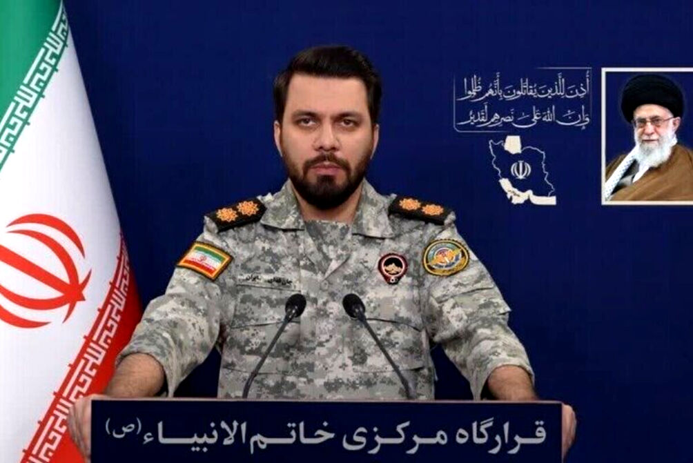 شناور پشتیبانی ارتش متجاوز آمریکا را هدف قرار دادیم

