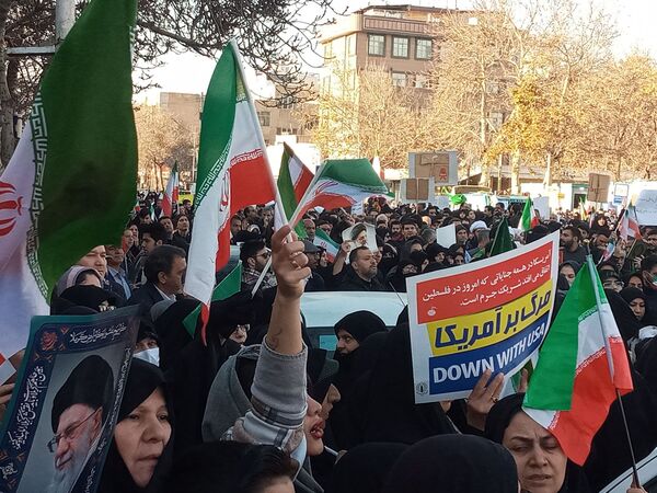 خیرش عظیم ملت یکپارچه ایران علیه عناصر تخریبگر و تروریست مسلح در مشهد مقدس