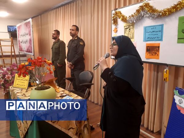 گرامیداشت هفته نیروی انتظامی در دبیرستان فرزانگان قائمشهر