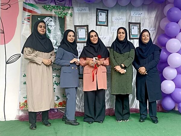 مراسم گرامیداشت مقام معلم دردبیرستان دخترانه امام حسین(ع) مشهد