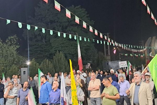 تجدید بیعت با رهبر انقلاب در شب هشتادو نهم