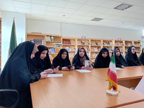 قرائت وصیت‌نامه امام خمینی(ره) در کتابخانه شهید بهشتی