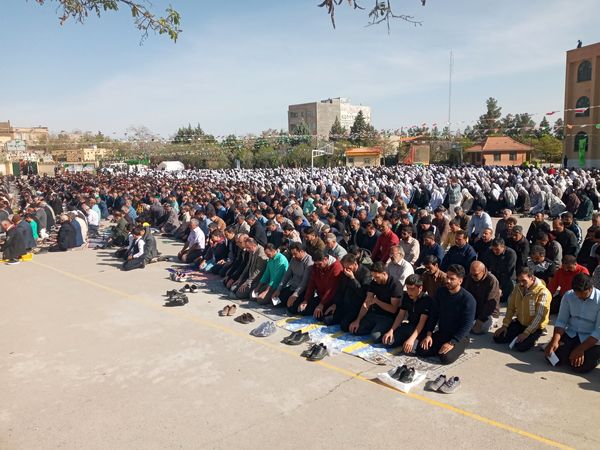 اقامه نماز عید فطر در شهرستان چناران