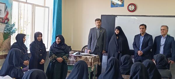 بازدید مدیرکل امور شاهد وزارت آموزش و پرورش از دبیرستان شاهد زینبه