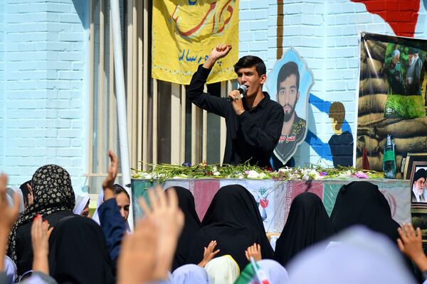حضور پیکر شهید دانش‌آموز زینت بخش مدارس نجف‌آباد 