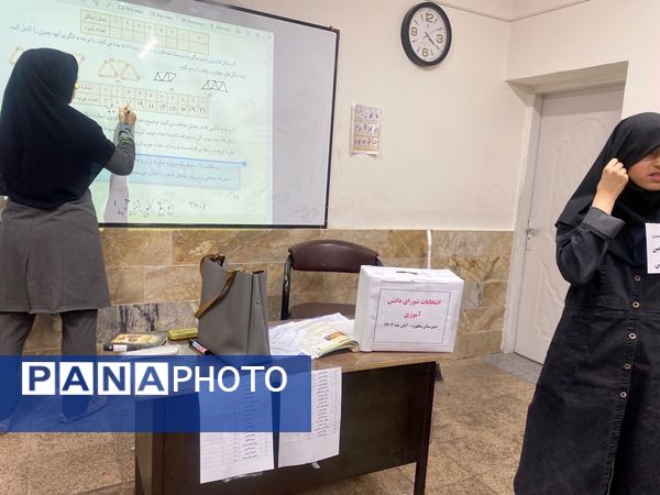 برگزاری انتخابات شورای دانش آموزی در دبیرستان مطهره ناحیه ۶