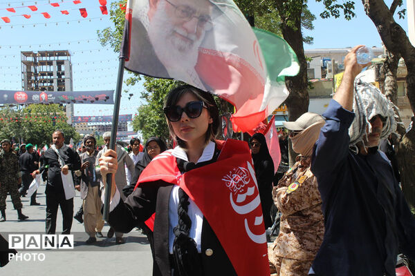 مشهد در سوگ؛ بدرقه باشکوه رهبر شهید انقلاب در جوار بارگاه رضوی/۲