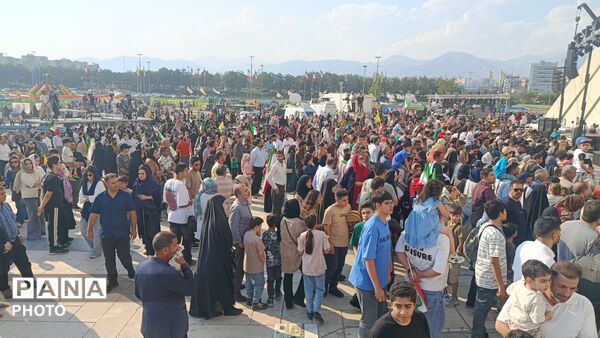 غدیر در قلب پایتخت؛ میدان آزادی میزبان خیل عظیم عاشقان ولایت