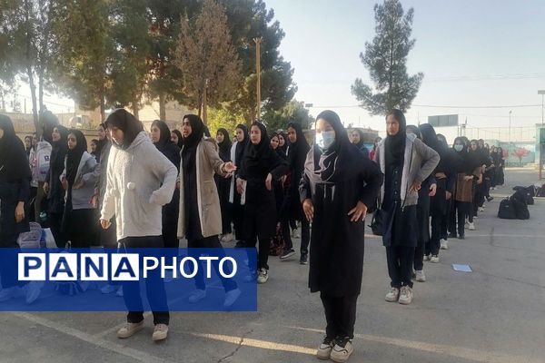 اجرای نرمش صبحگاهی در دبیرستان شهید مجید دهنوی نیشابور